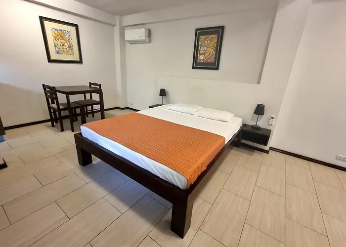 Apartment Day & Night Daanbantayan