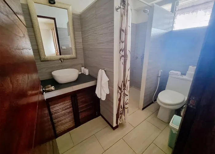 Day & Night Apartment Daanbantayan
